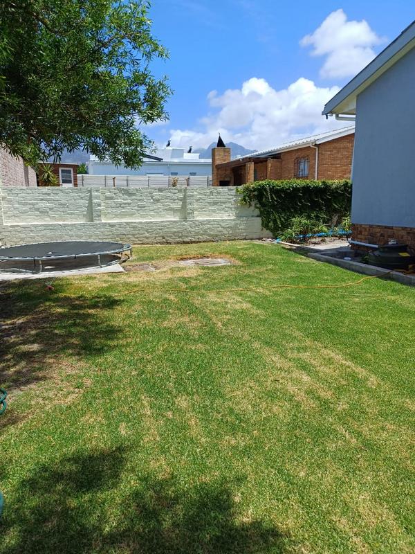 4 Bedroom Property for Sale in Kleinmond Western Cape